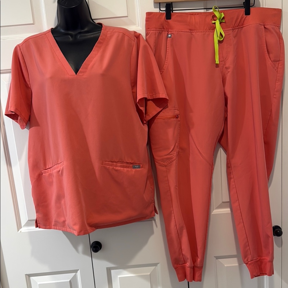 Figs scrub set coral size XL